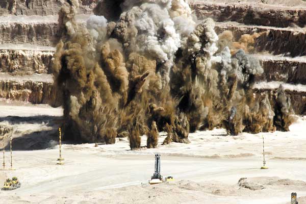 Codelco: alta convocatoria en megalicitación de explosivos por US$ 600 millones