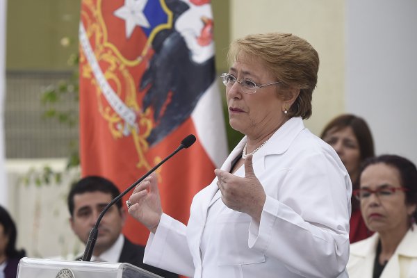 Bachelet invita a votar: elijan a quien garantice el desarrollo sin perder derechos sociales
