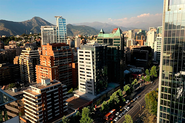 <p>Santiago es la ciudad más cara de la región para habilitar oficinas</p>