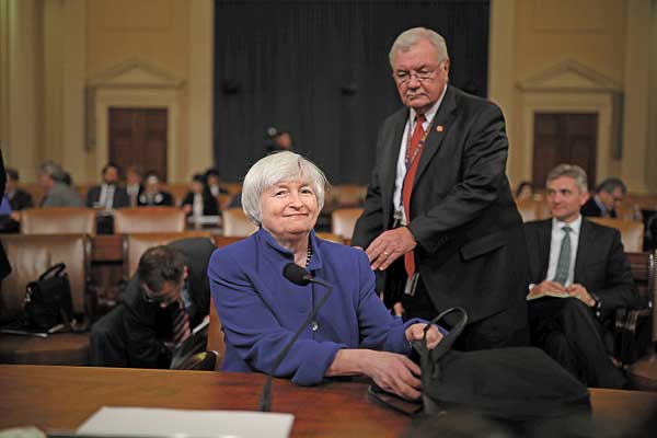 Presidenta de la Fed considera apropiado incremento gradual de tasas de interés