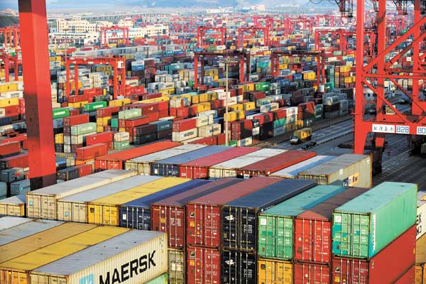 Trump cumple promesa y endurece su ofensiva comercial contra China