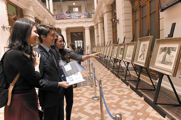 Exhiben grabados surrealistas de Picasso