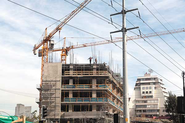 Banco Central: Deuda de empresas cae pero incumplimiento en la construcción aumenta