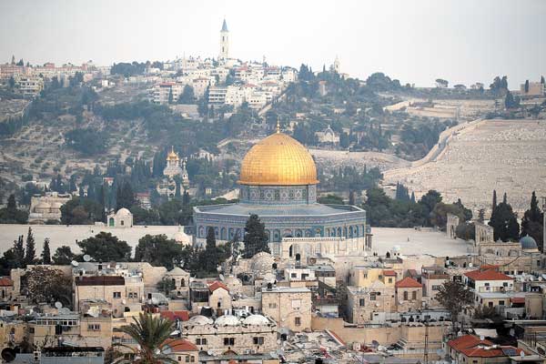 Trump informa a líderes intención de trasladar embajada a Jerusalén