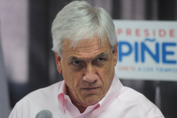 Un incómodo Piñera rehúye de profundizar denuncia de votos marcados
