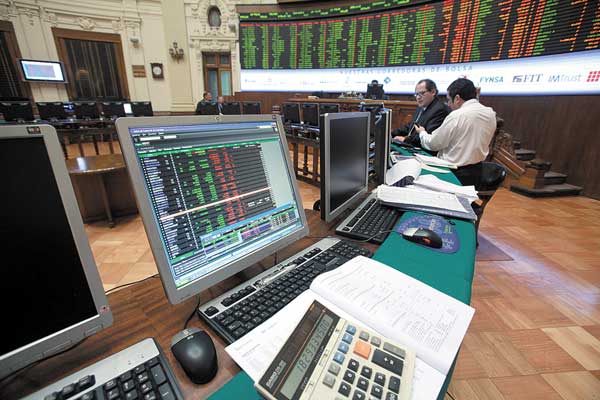 IPSA cae bajo los 5.000 puntos ante abrupto descenso del precio del cobre
