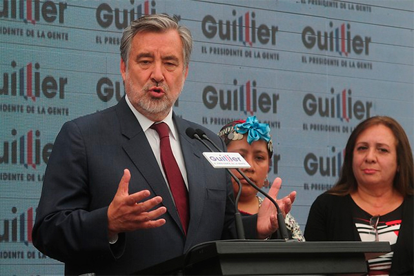 Guillier vuelve a la carga contra Piñera y le pide a "Don Andrónico" que "no se asuste"