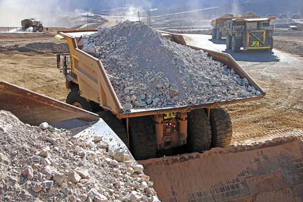 Tres años de baja suma inversión en sector construcción