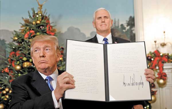 Donald Trump oficializa traslado de embajada de EEUU a Jerusalén