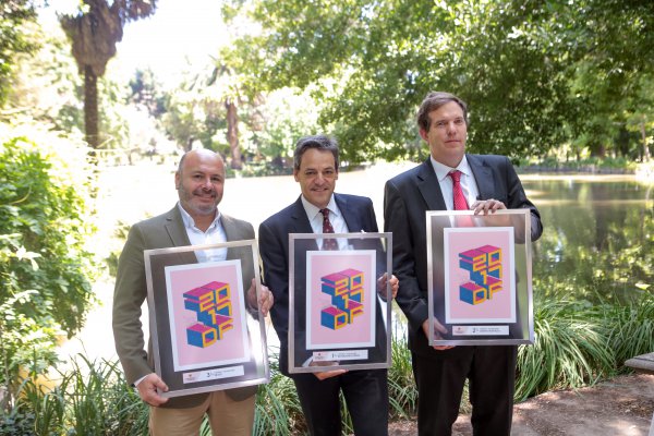 Premio "Fusiones y Adquisiciones" Eduardo Sánchez, director ejecutivo de Nexus; Nicolás Ibañez, director de Drake Enterprises; y Martín Hurtado director de Cementos BSA.