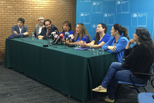 Gobierno suscribe acuerdo con Empresas Eléctricas para priorizar suministro a electrodependientes