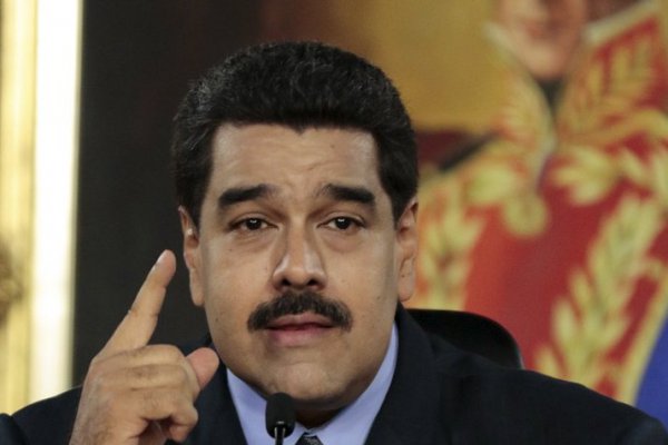 <p>Maduro arrasa en elecciones y anuncia que partidos que no participaron quedarán excluidos de presidenciales en 2018</p>