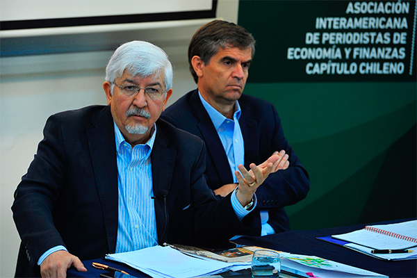 El encendido debate en el que se enfrentaron los coordinadores económicos de Guillier y Piñera