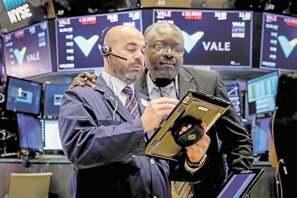 Dow Jones y S&P 500 logran cifra histórica