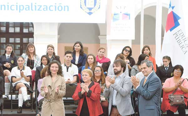 Bachelet y ofensiva opositora por supuesta intervención electoral: son “acusaciones absurdas”
