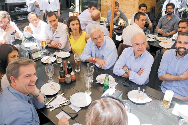 Piñera promete apoyo a PYME y reitera dudas sobre programa de su contendor