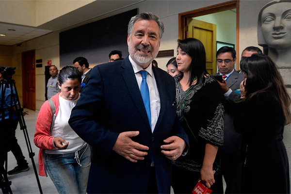 El destacado grupo de economistas que llama a votar por Alejandro Guillier