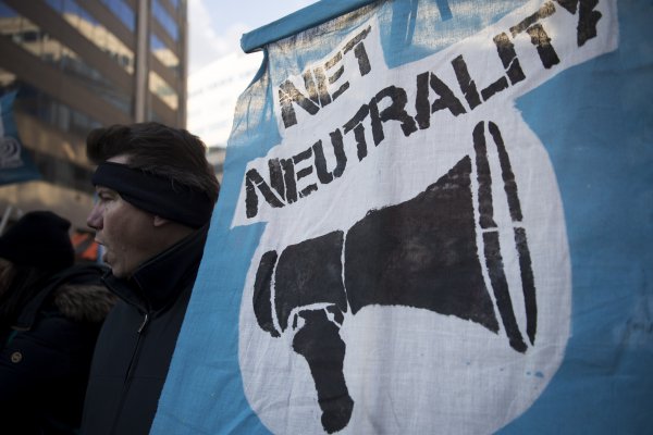 Neutralidad de redes: derogan en EEUU ley que establecía trato igualitario en Internet