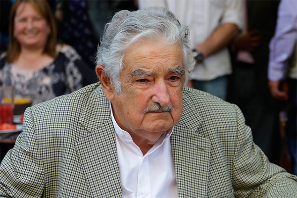 <p>Pepe Mujica a los chilenos: "No son conscientes de que se dan un lujo de tener una elección entre ciudadanos calificados"</p>