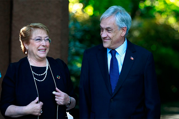 Bachelet desayunó con Piñera y le informó que dejará enviado proyecto de nueva constitución