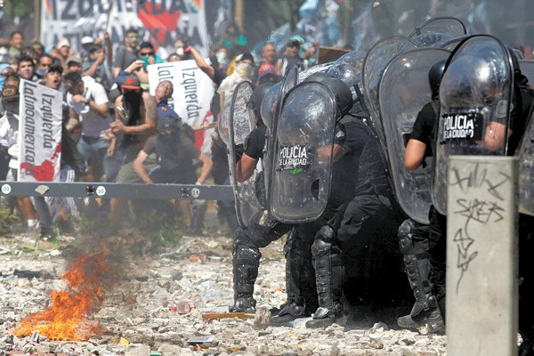 Argentina: violencia marca jornada clave para la reforma de pensiones