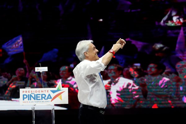 Capital Economics ve difícil que Piñera logre rebajar impuestos a empresas