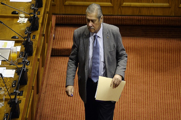 Diputado Meza arremete duramente contra panelistas de matinal de TVN