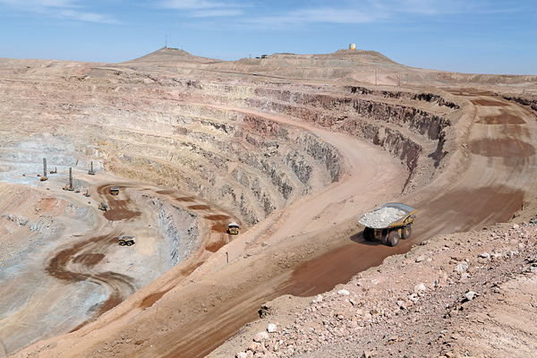 Minera Centinela cierra negociación colectiva con tres sindicatos