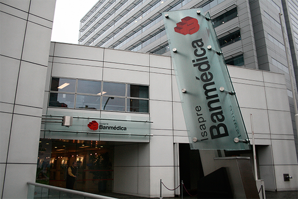 Penta cierra venta de Banmédica y norteamericanos UHG lanzarán OPA por US$ 2.800 millones