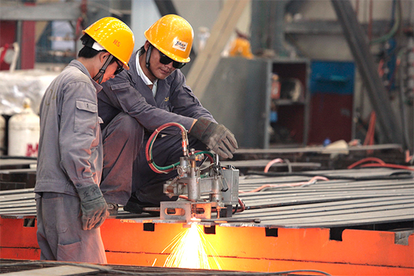 Economía global mantendrá el impulso, pero la política podría encender las alarmas