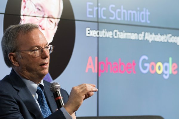 Presidente ejecutivo de Alphabet, matriz de Google, dejará el cargo en enero