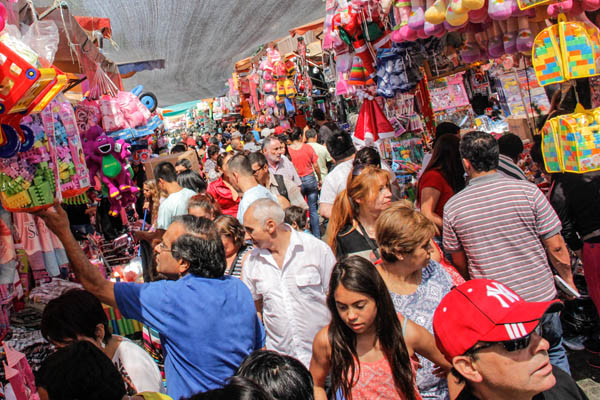 <p>¿Productos locales o importados? Chilenos prefieren la elaboración nacional solo para alimentación</p>