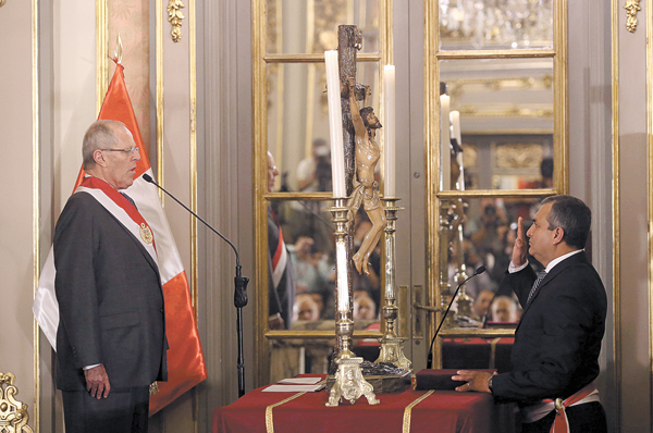 PPK jura a nuevo ministro del Interior y pierde más aliados por indulto a Alberto Fujimori