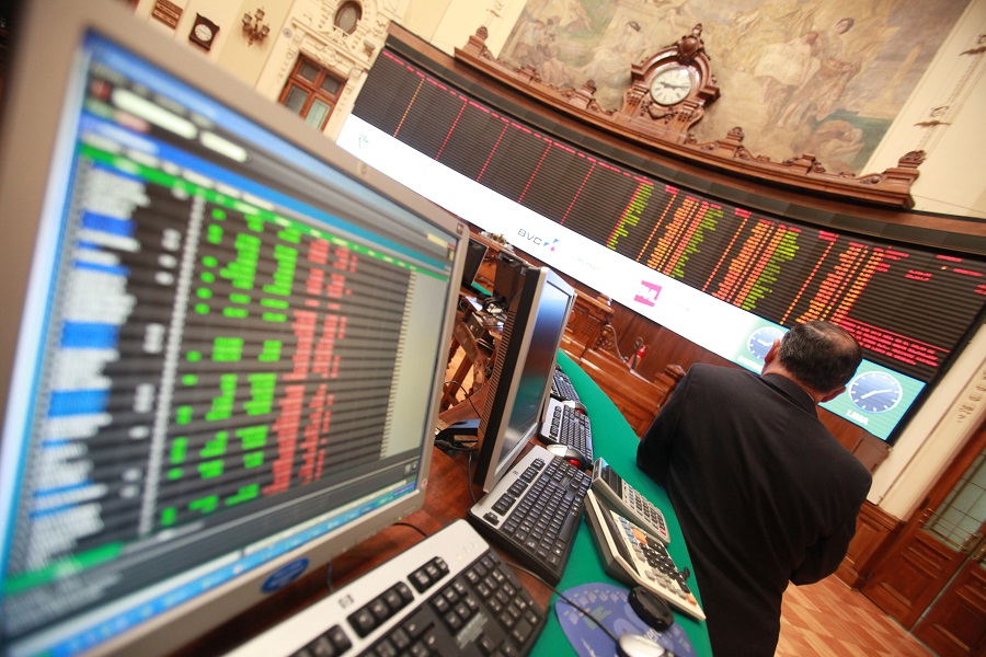 <p>Bolsa de Santiago se despide de 2017 con una gran sonrisa: IPSA acumuló alza de casi 34%</p>