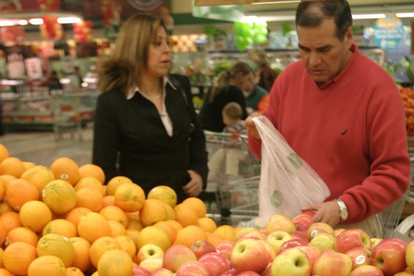 Persistente baja del dólar podría complicar retorno de la inflación a la meta de 3% en 2018