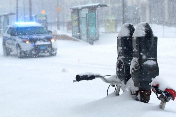 <p>"Ciclón bomba": gigantesca tormenta invernal amenaza sepultar a EEUU bajo la nieve y el hielo</p>