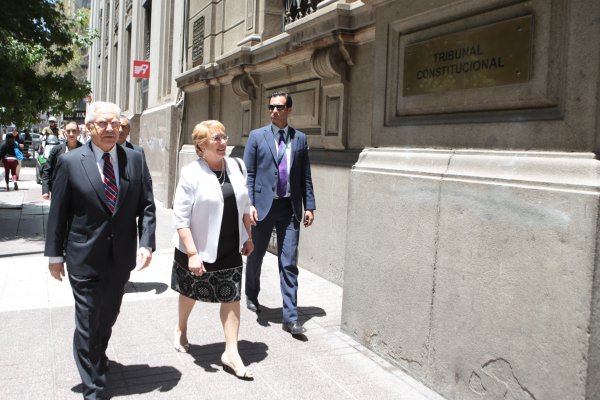 Presidenta Bachelet se reúne con pleno del Tribunal Constitucional ad portas de fallos clave