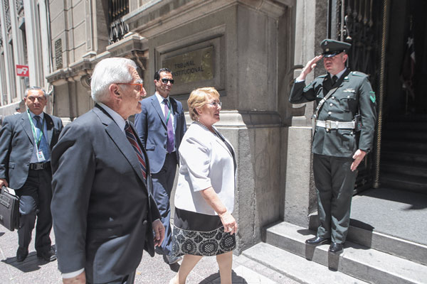 Presidenta Bachelet visita sede del TC