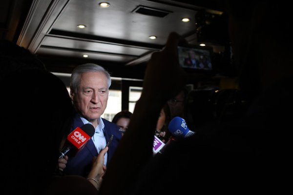 Con presencia de ministros el PPD inicia reflexión interna tras la dura derrota electoral del partido