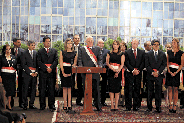Perú: PPK concreta cambio de gabinete en medio de crisis política