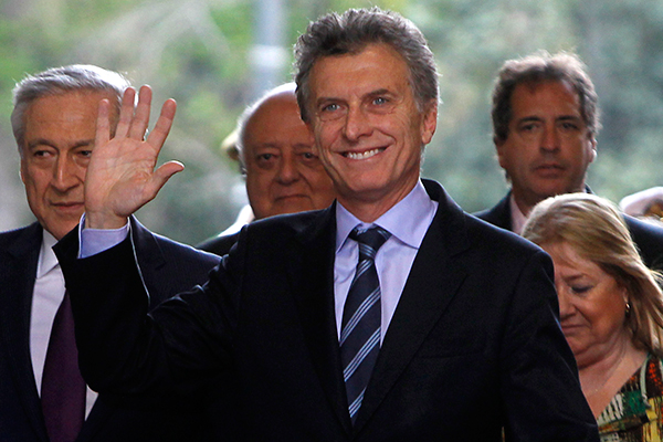 Amazon se debate entre Chile y Argentina para instalar data center y Macri se reúne con ejecutivos de la firma para promover su país