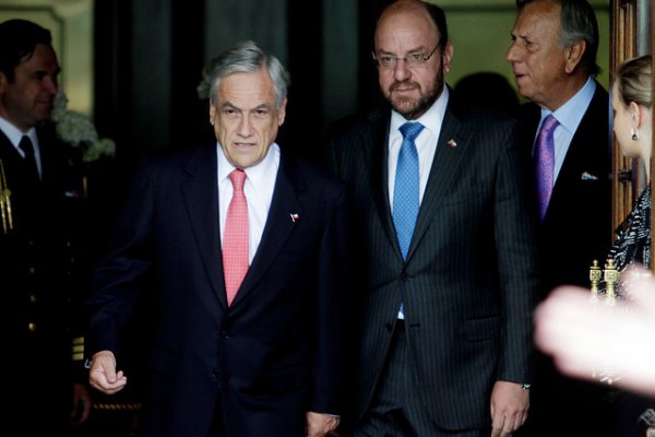 Mandatario electo recibe a empresarios