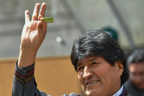 Evo Morales asegura que Papa Francisco se comprometió a buscar acuerdo con Chile por salida al Mar