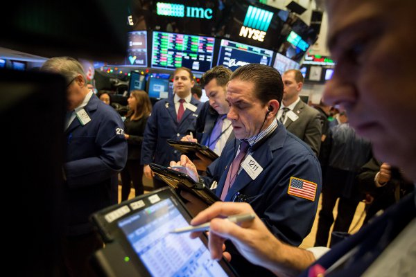 Rendimiento de bonos del Tesoro de EEUU sube a 2% por primera vez desde la crisis