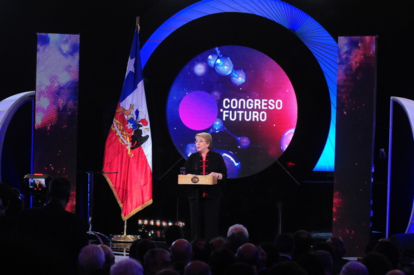 Bachelet afirma que hay que incentivar a los privados