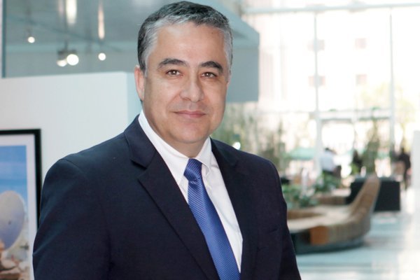 Claudio Muñoz asume presidencia de Icare
