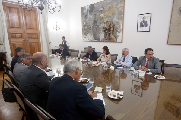 <p>Exministro Rodrigo Valdés advirtió en 2016 al Banco Mundial que cambio metodológico perjudicaría a Chile</p>