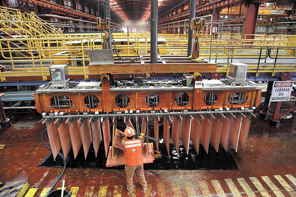 Cobre sufrió mayor caída en 6 semanas y prevén corrección en el precio