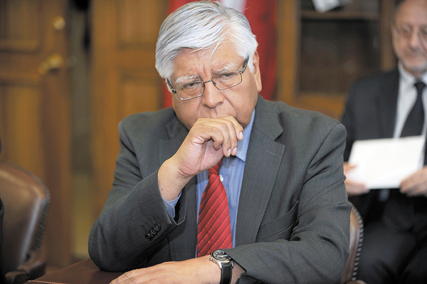 Embajador en misión especial ante La Haya, Gabriel Gaspar presenta su renuncia