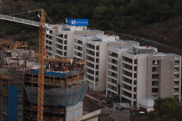 Las Condes, Lo Barnechea y Santiago son las comunas donde más aumentó el valor fiscal de los bienes raíces